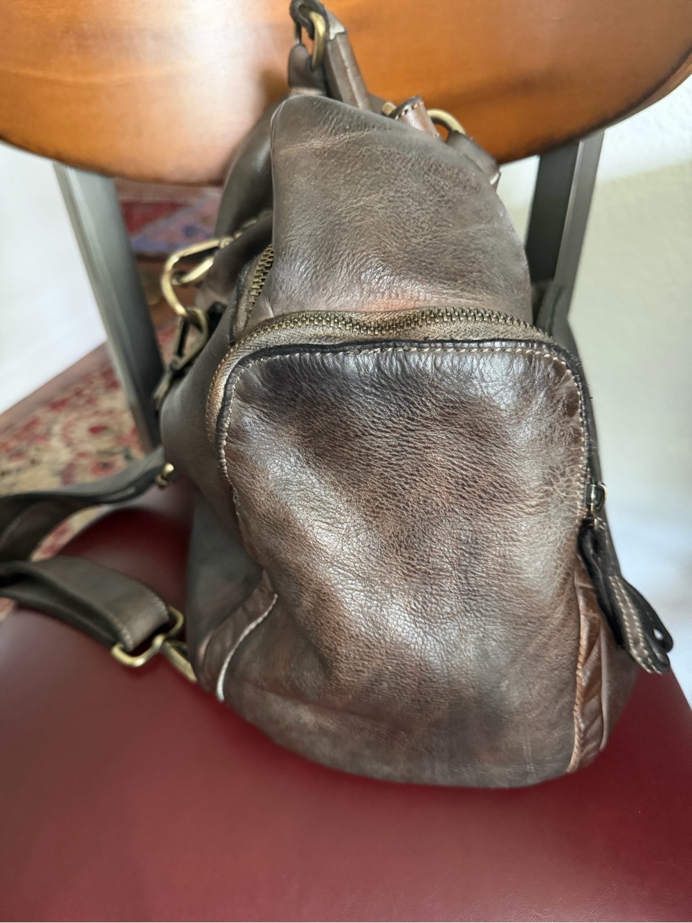 Vintage-Inspired Brown Leather Shoulder Bag - Picture 12 of 13